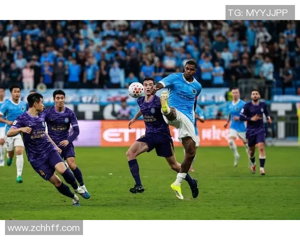 中超激战泰达对决深圳队双方全力争胜展现精彩足球盛宴