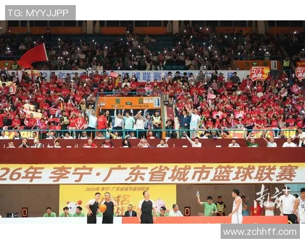 成都篮球队与广州队的激烈对决展现了篮球魅力与团队精神的完美结合