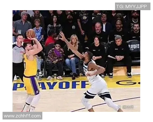 篮球明星因场上表现不佳遭球迷怒斥引发热议背后原因解析